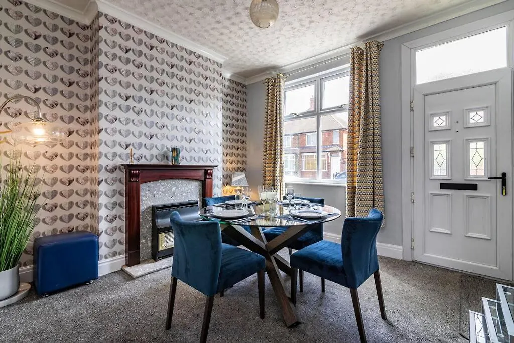 Traditional Quiet Townhouse With Two Bedrooms And Private Garden Great For Airport Crew And Professionals Long Eaton United Kingdom