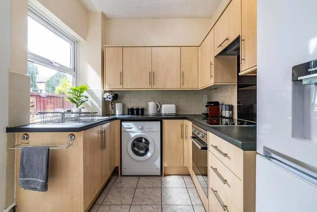 Traditional Quiet Townhouse With Two Bedrooms And Private Garden Great For Airport Crew And Professionals Long Eaton