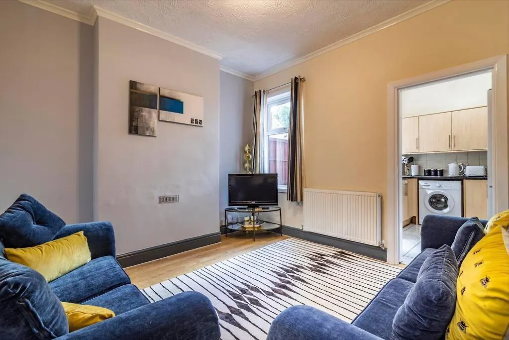Holiday home Traditional Quiet Townhouse With Two Bedrooms And Private Garden Great For Airport Crew And Professionals Long Eaton